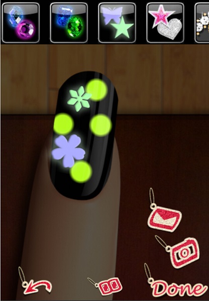 夜光指甲：Glow Nails Manicure