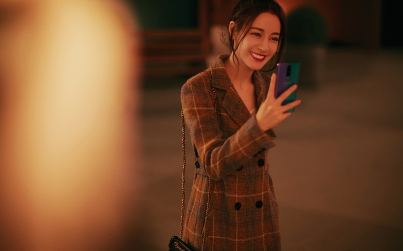 迪丽热巴妩媚性感手机壁纸