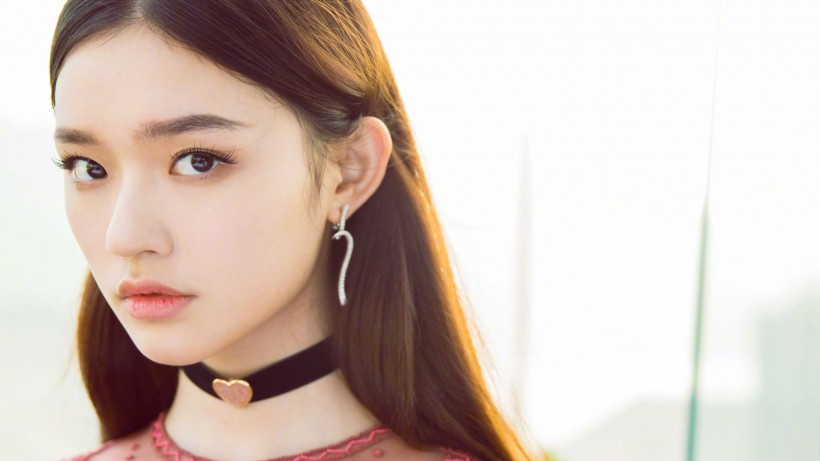 娇俏可人的美女明星林允手机壁纸