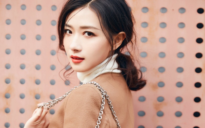 美女演员万茜手机壁纸