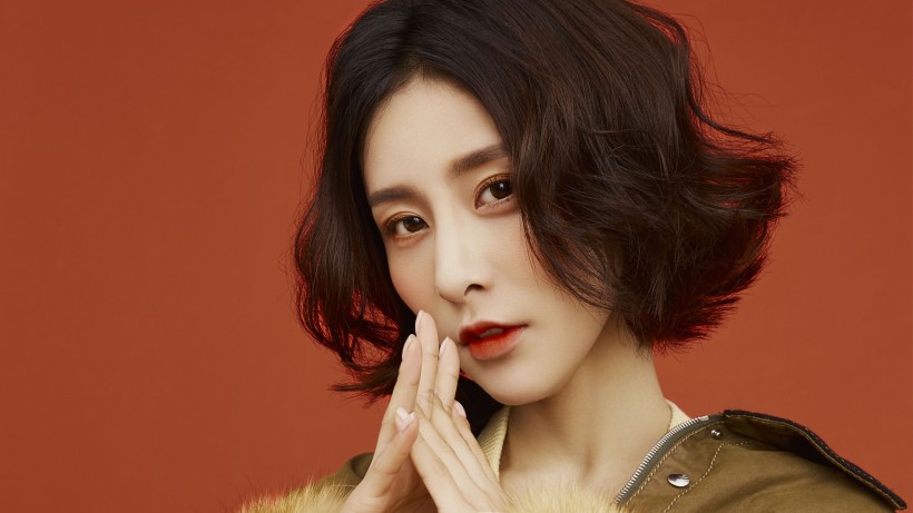 灵动娇俏的美女明星贾青手机壁纸