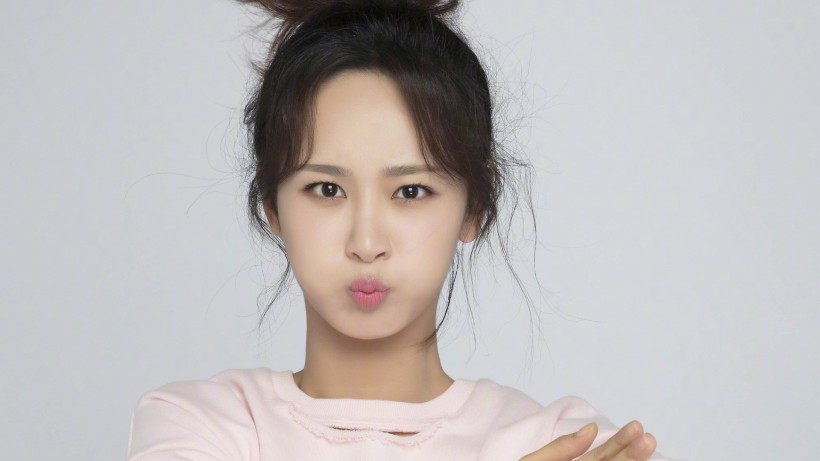 可爱耍宝美女童星杨紫手机壁纸