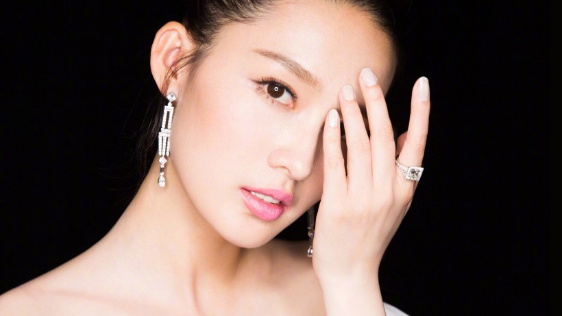 可爱美女明星李沁手机壁纸