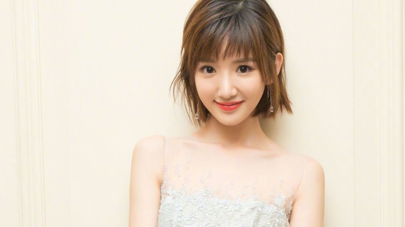 知性美女明星毛晓彤手机壁纸
