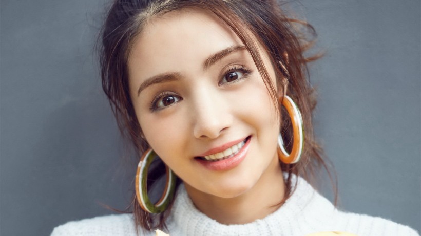 美女明星麦迪娜手机壁纸