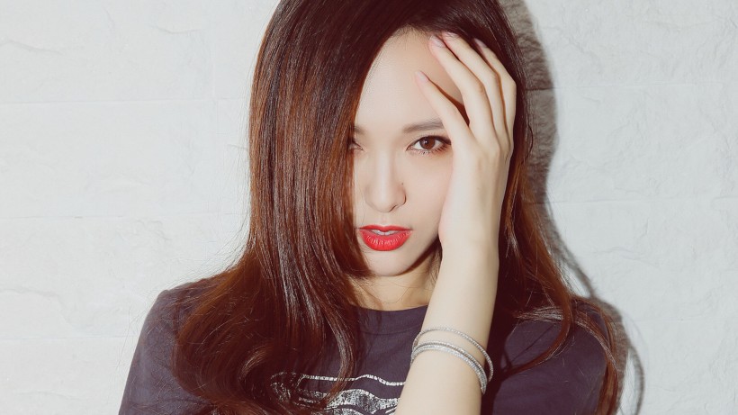 美女明星唐嫣手机壁纸