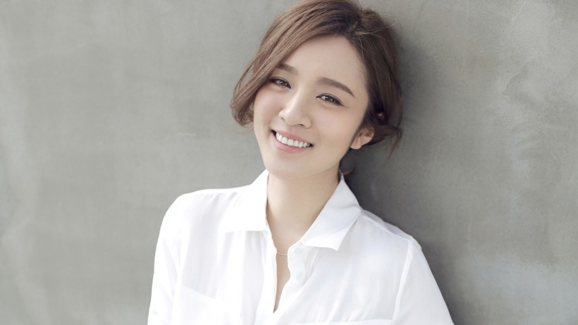 美女演员王晓晨手机壁纸