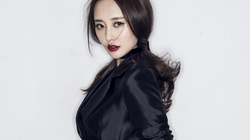 美女演员李纯手机壁纸