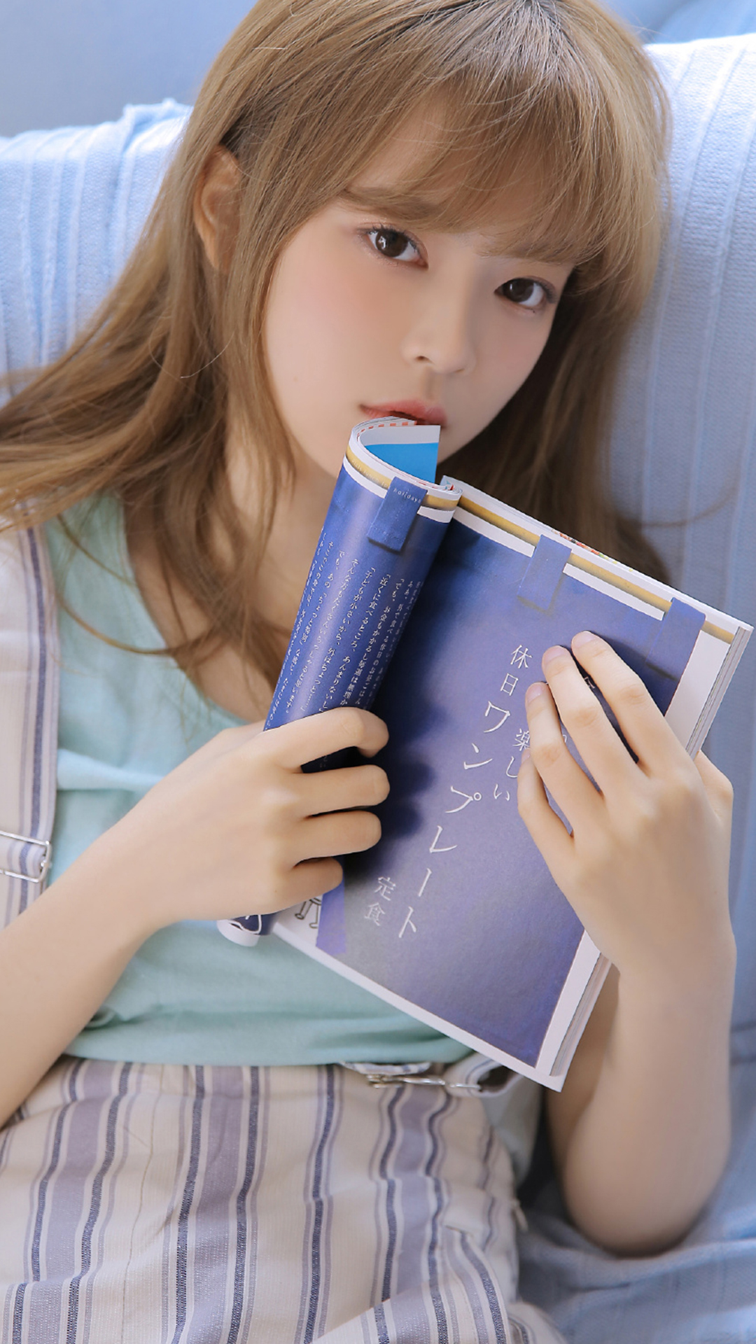 美女居家慵懒高清手机壁纸
